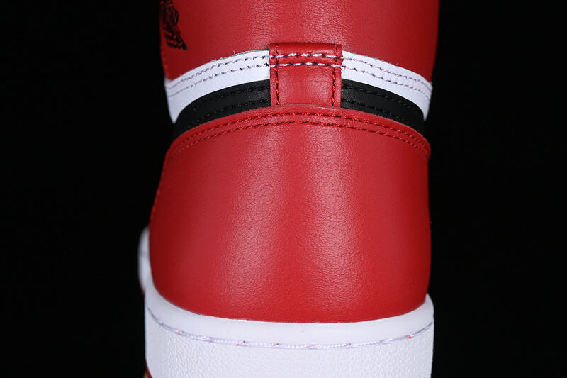 Jordan 1 High “Chicago”