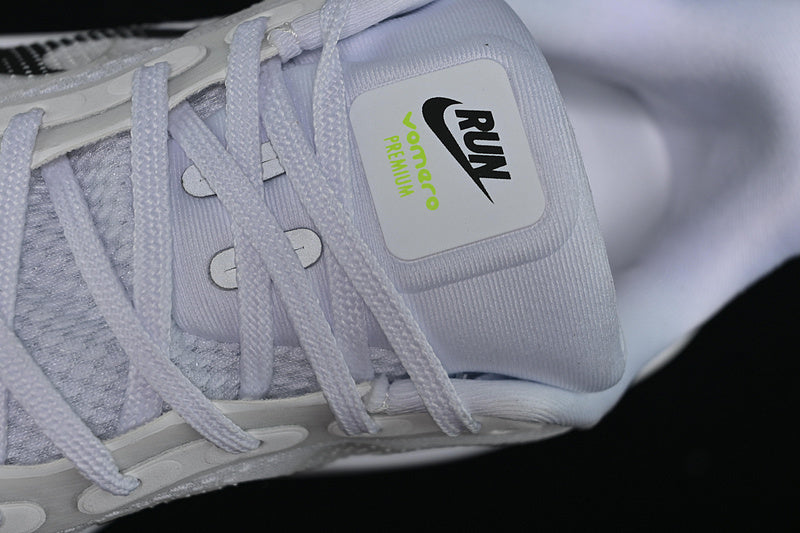 Nike Vomero “Green Spark”