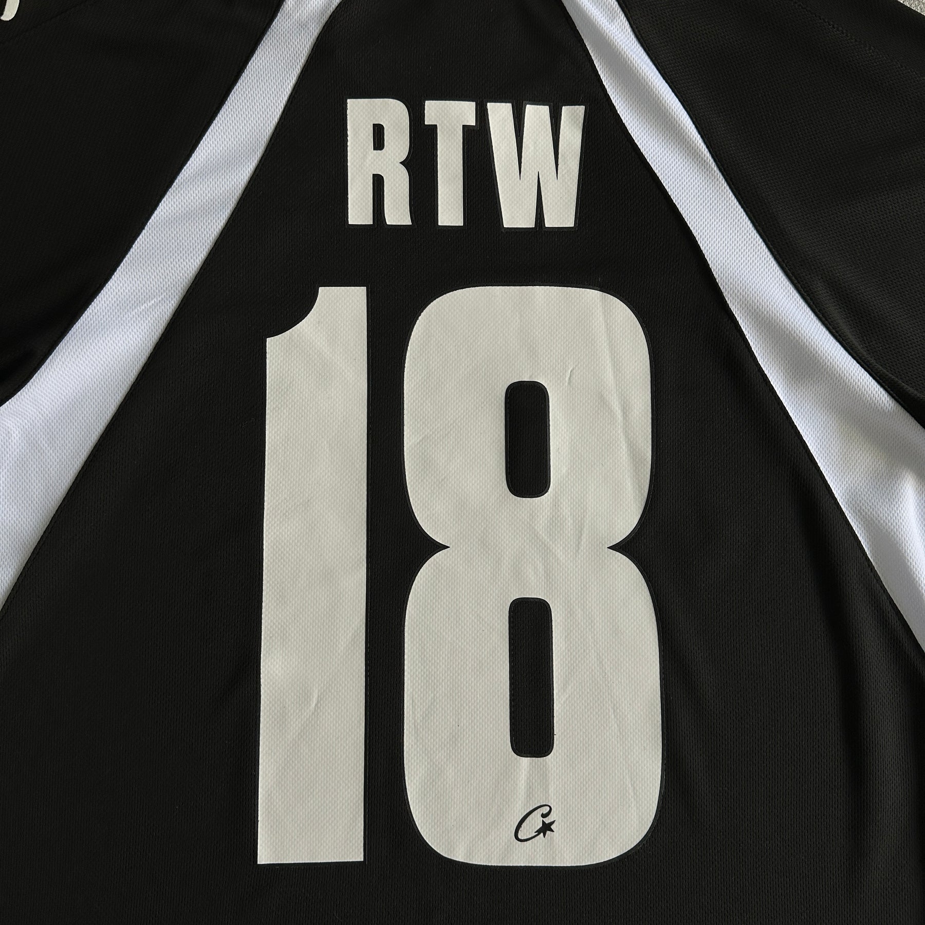 Camisa Corteiz ”Panel” ( Preta com Branca )