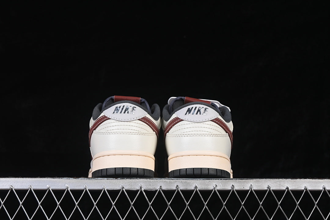Dunk “Soft Pearl Dark Pony”