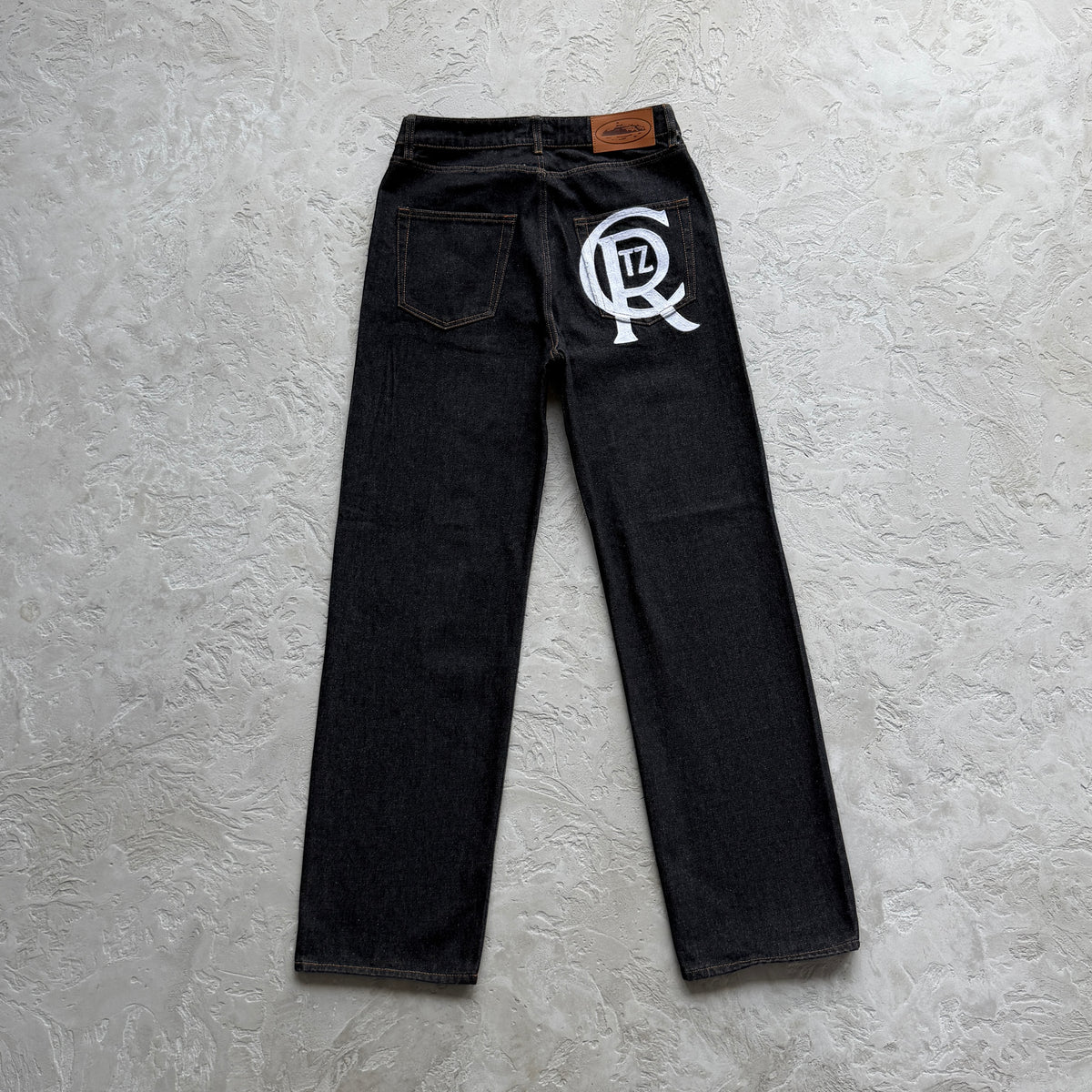 Calça Corteiz “Crest Chainstitch Baggy Jeans”