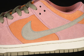 Dunk “Red Stardust”