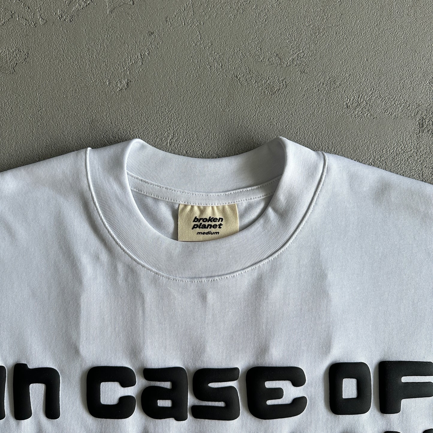 Camisa Broken Planet “in case emergency”