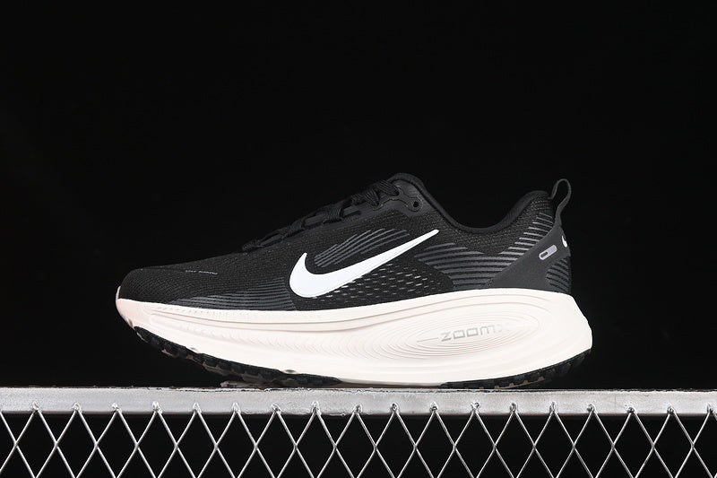 Air Zoom Vomero 18 “White Black”