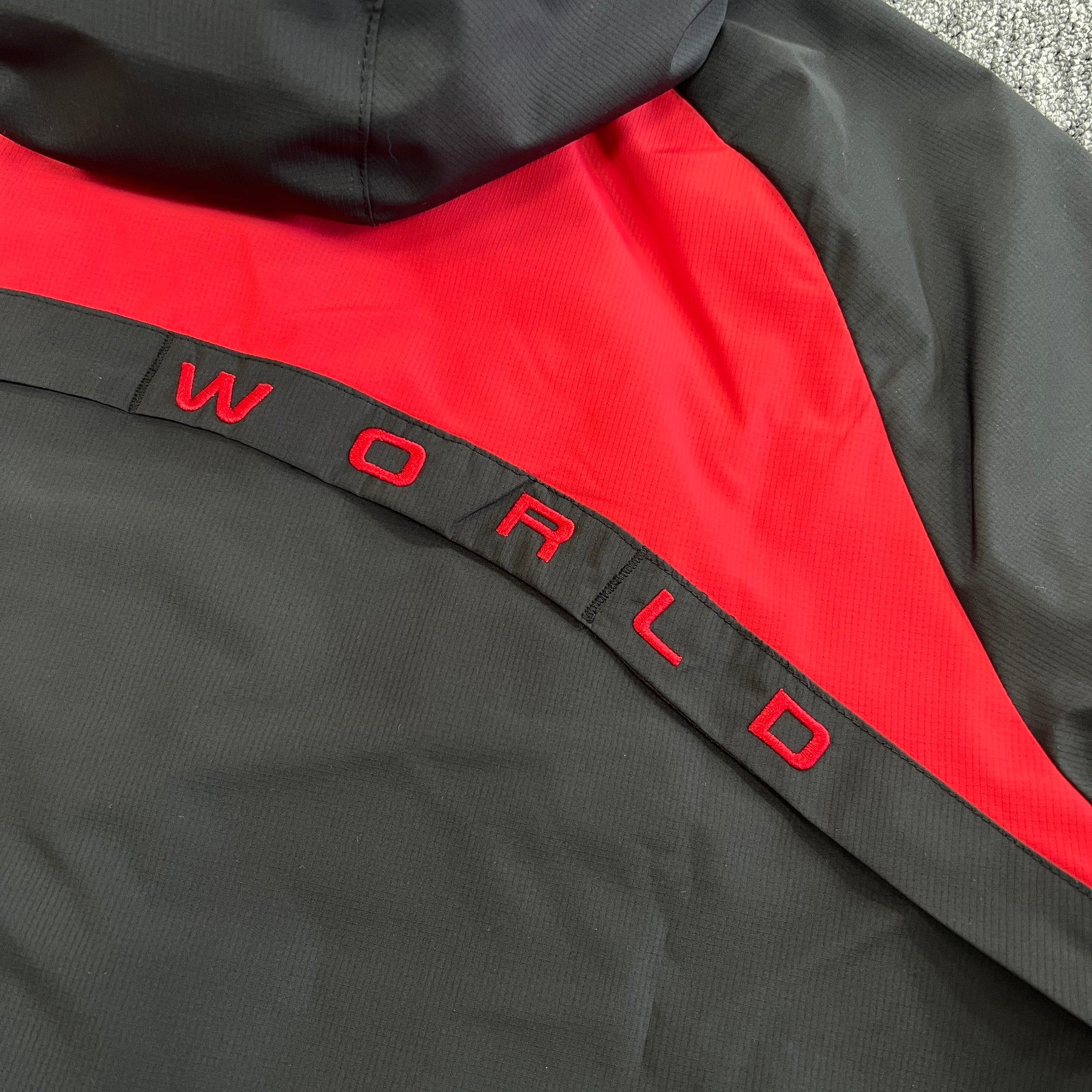 Conjunto Syna World “Vortex Track” ( Vermelho e preto)