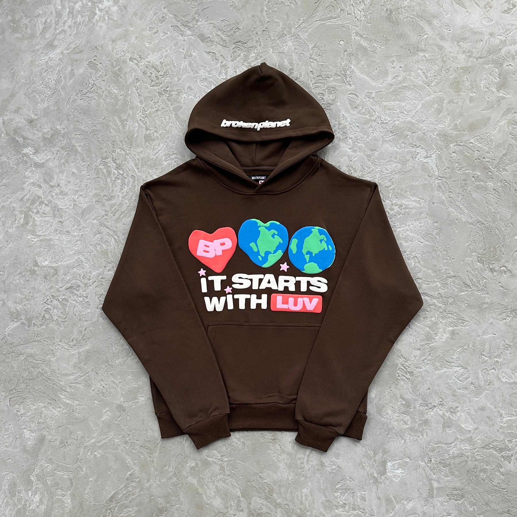 Moletom Broken Planet “It Starts With Luv”