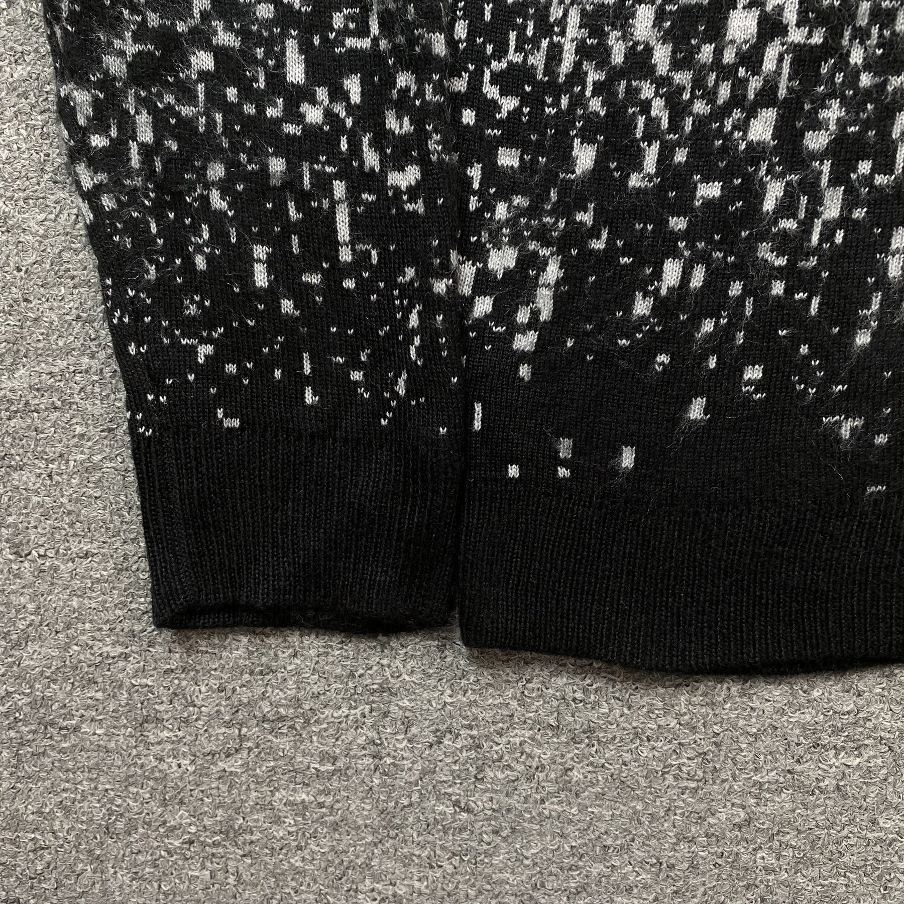 Sueter Amiri “Staggered Gradiant Crewneck”