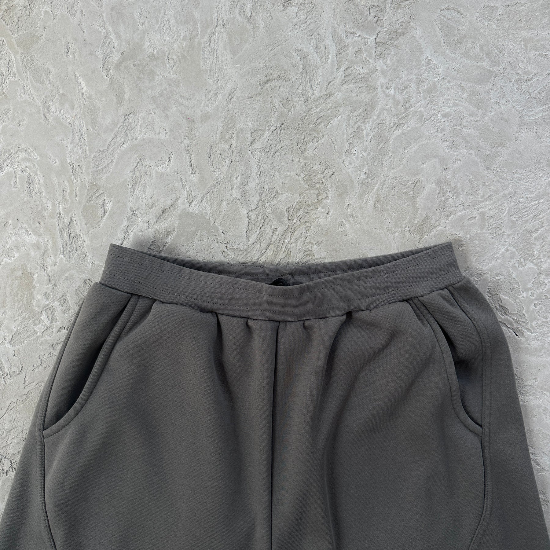 Shorts Mertra “Embroidered” ( Cinza Escuro )