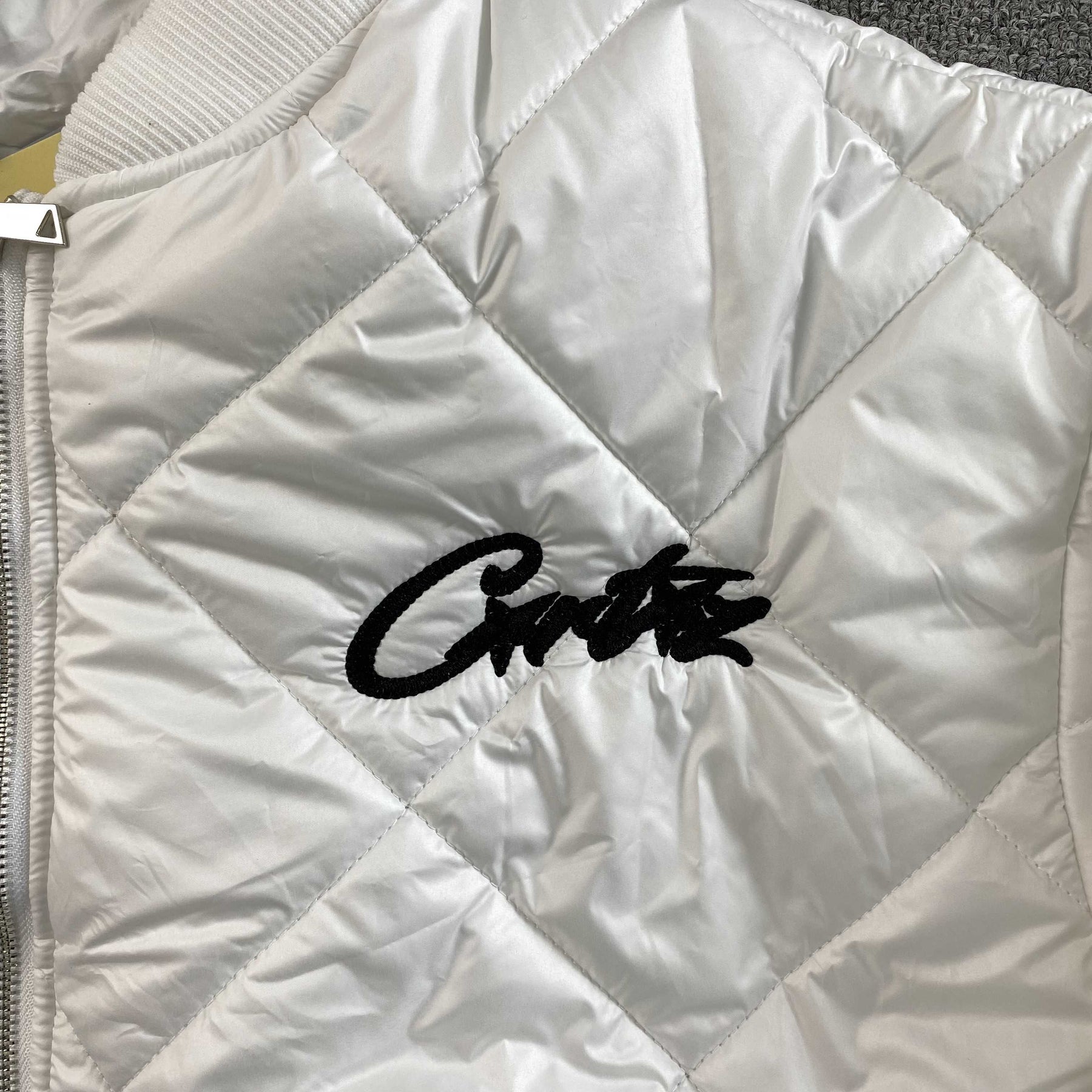 Jaqueta Corteiz “Reversible Bomber” ( Branca )