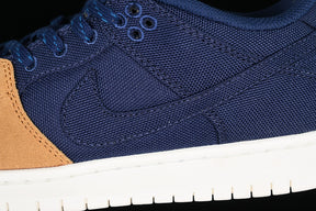Dunk “Low Desert Ochre and Midnight”