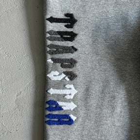 Conjunto Trapstar “Chenille Decdoded 2.0 ” ( Cinza e Azul )