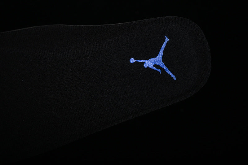 Air Jordan 11 ”Black Legend Blue”