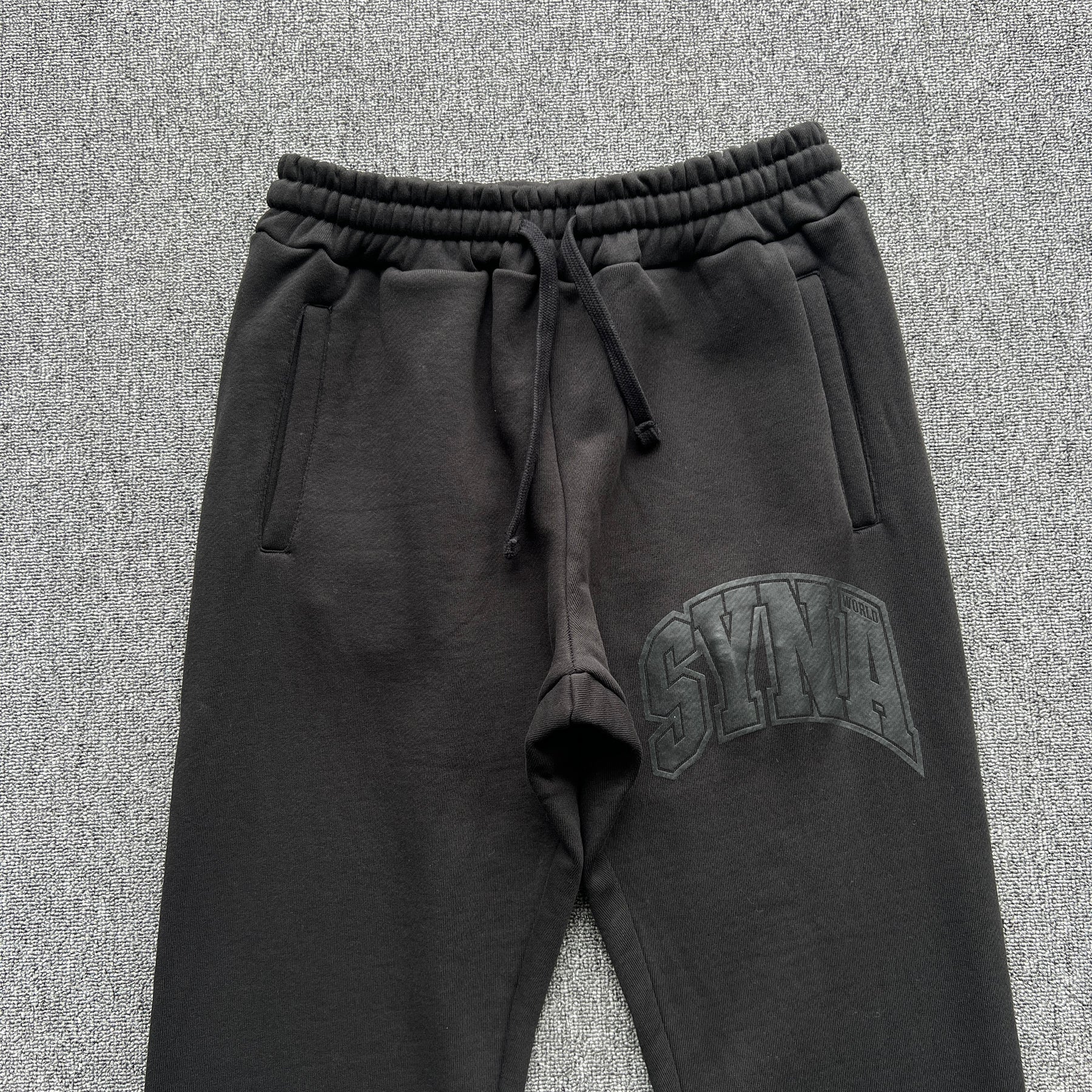 Conjunto Syna World “Crest Oth“ ( Preto e Cinza)