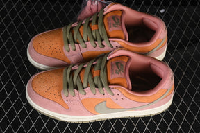 Dunk “Red Stardust”