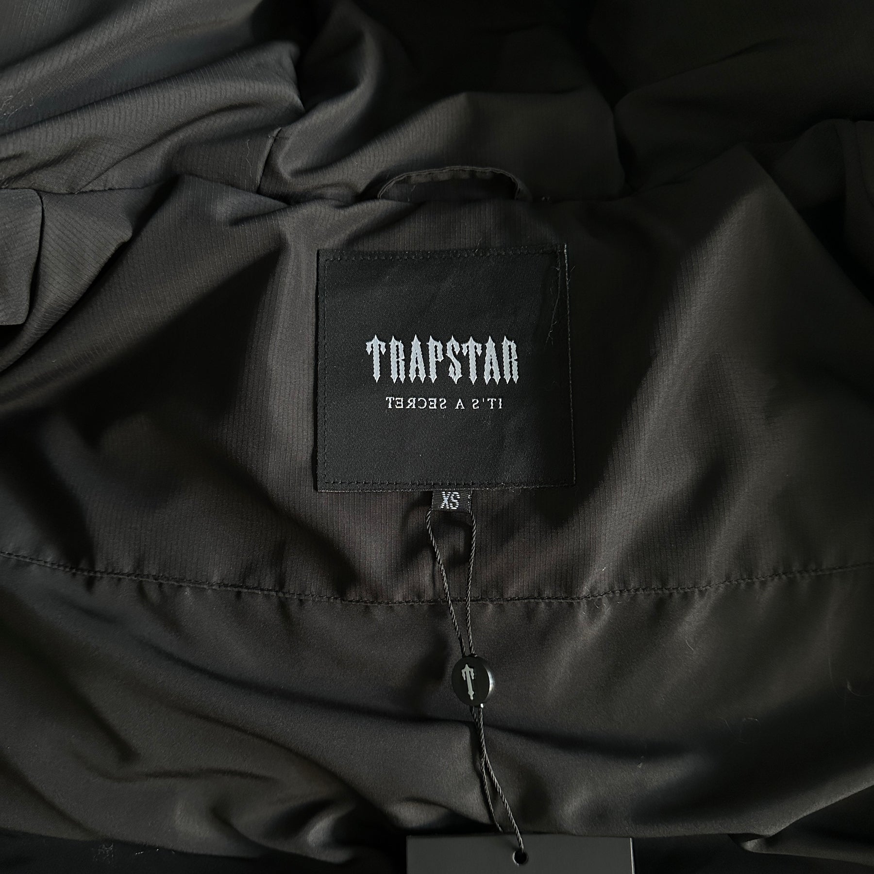 Jaqueta Trapstar “Decoded 2022 Hooded” ( Preta )