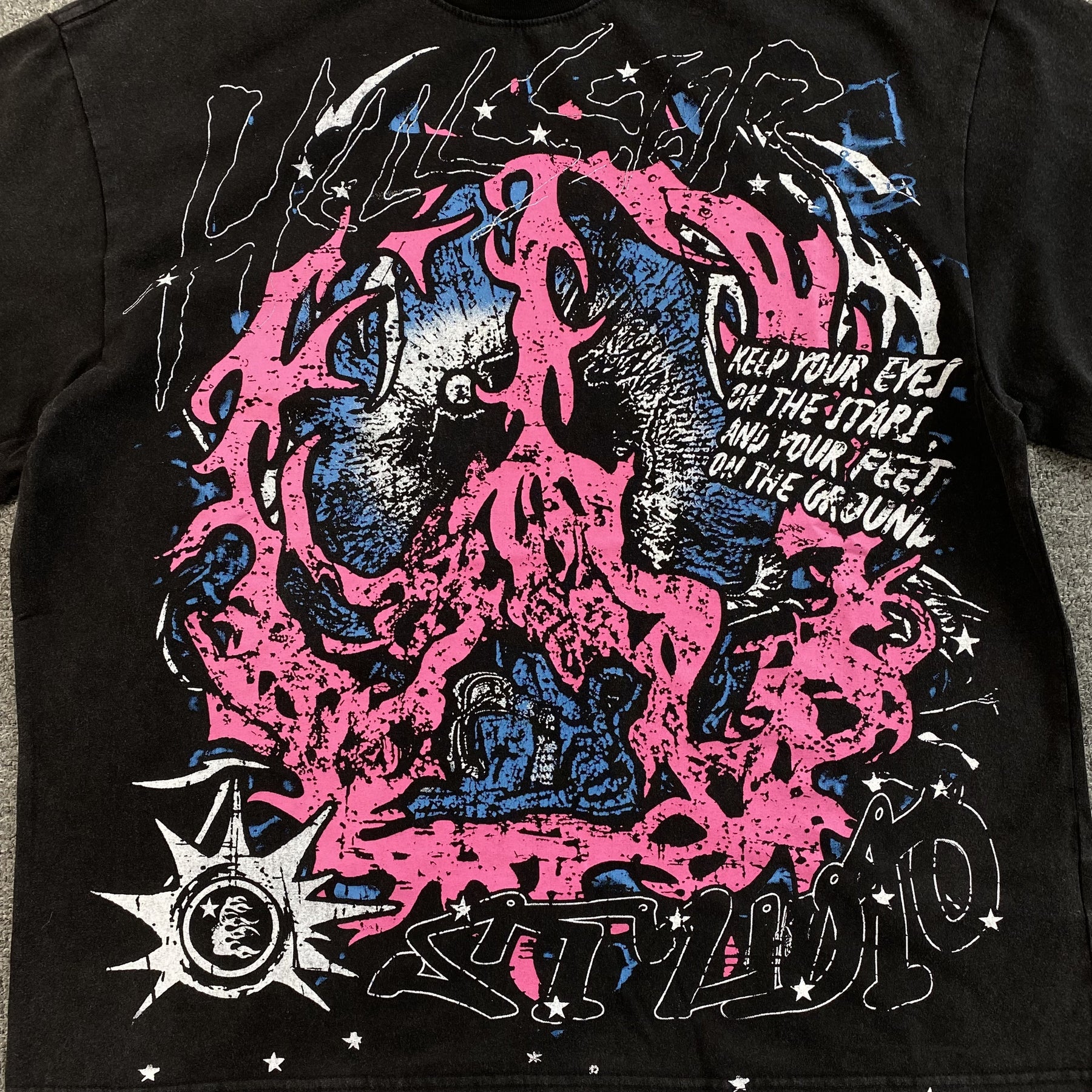 Camisa Hellstar “"Keep your eyes on the stars and your feet on the ground"
