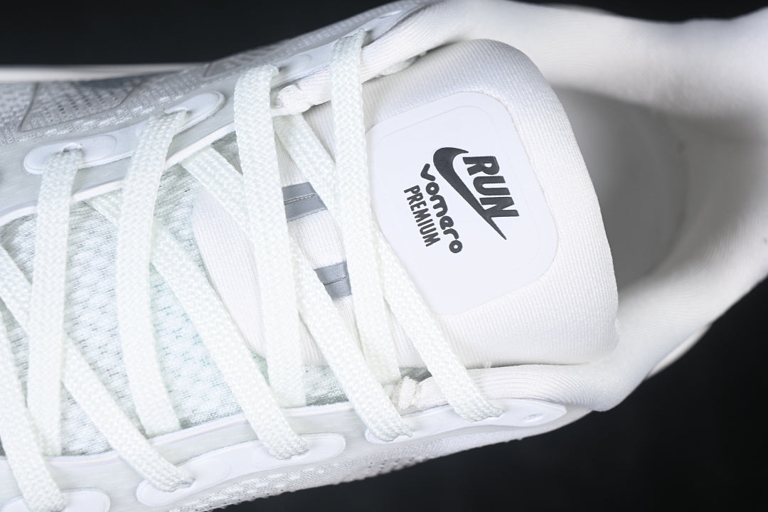 Nike Vomero “Premium Chalk”