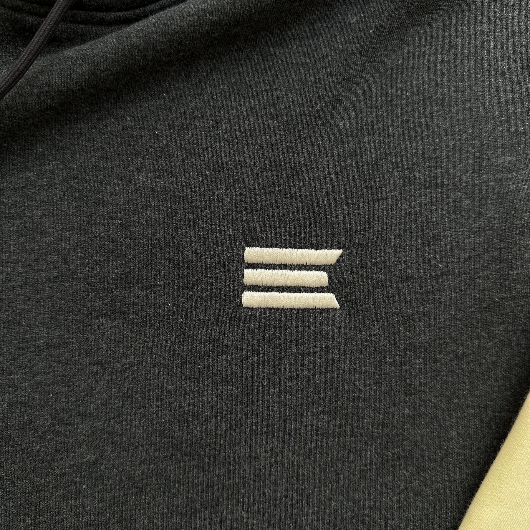 Conjunto Kroen “Two-Color Embroidery Sports”