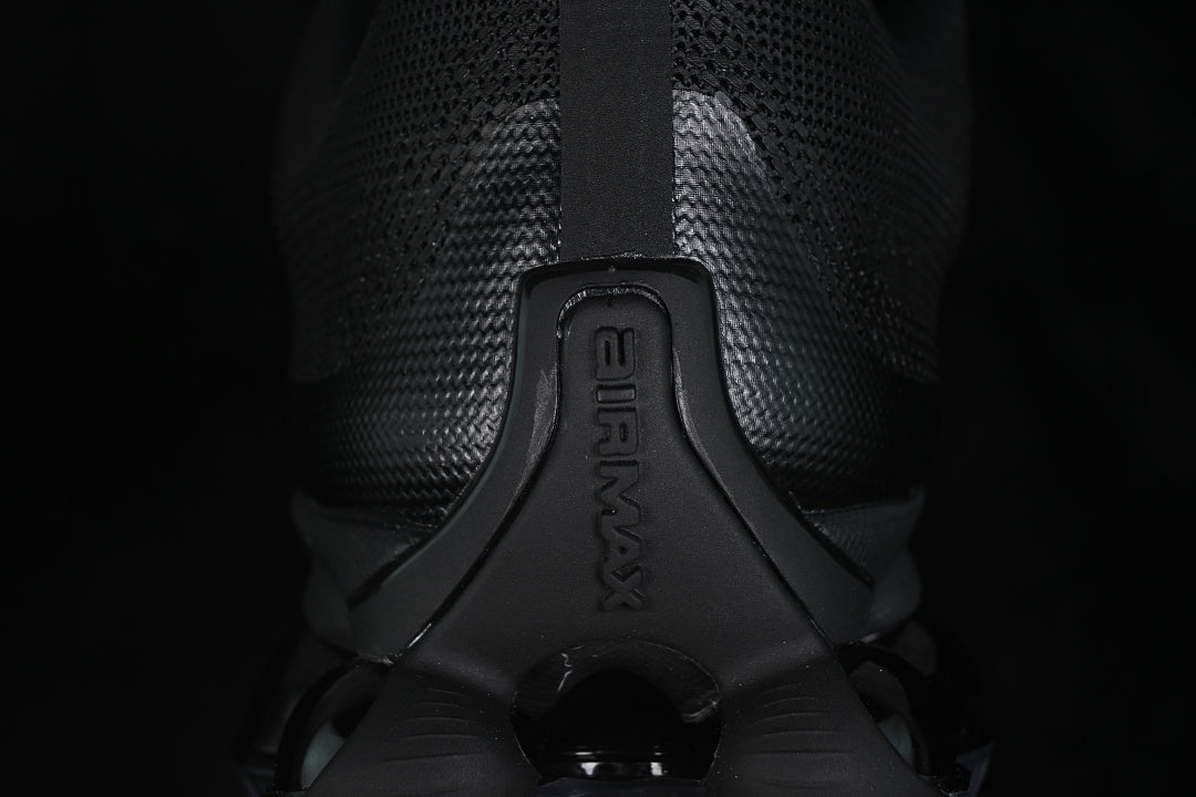 Air Liquid Max ”Triple Black”
