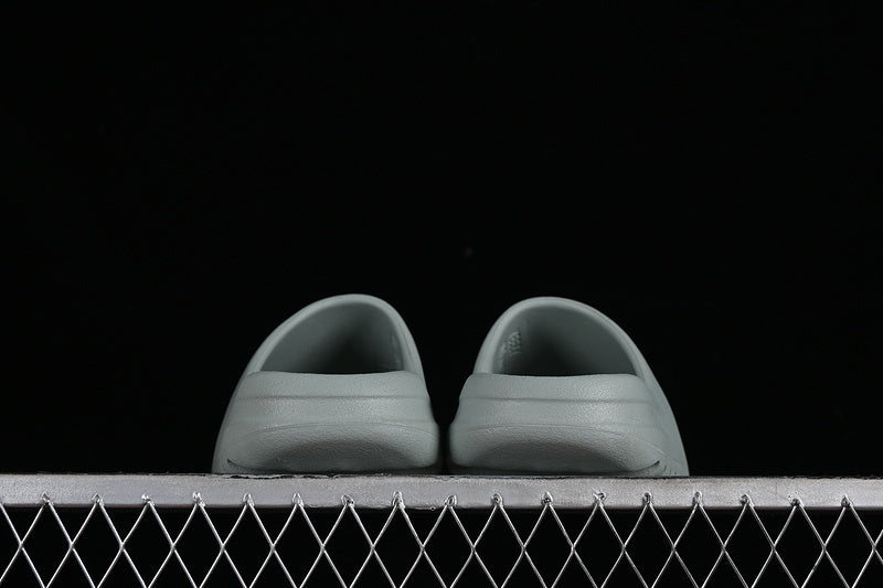 Yeezy Slide “Resin Salt”