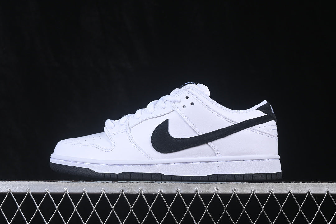 Dunk “White Black”