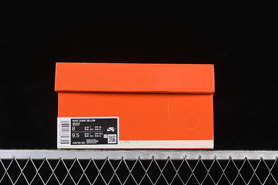 Dunk x Stranger Things  “Phantom And Midnight Navy”