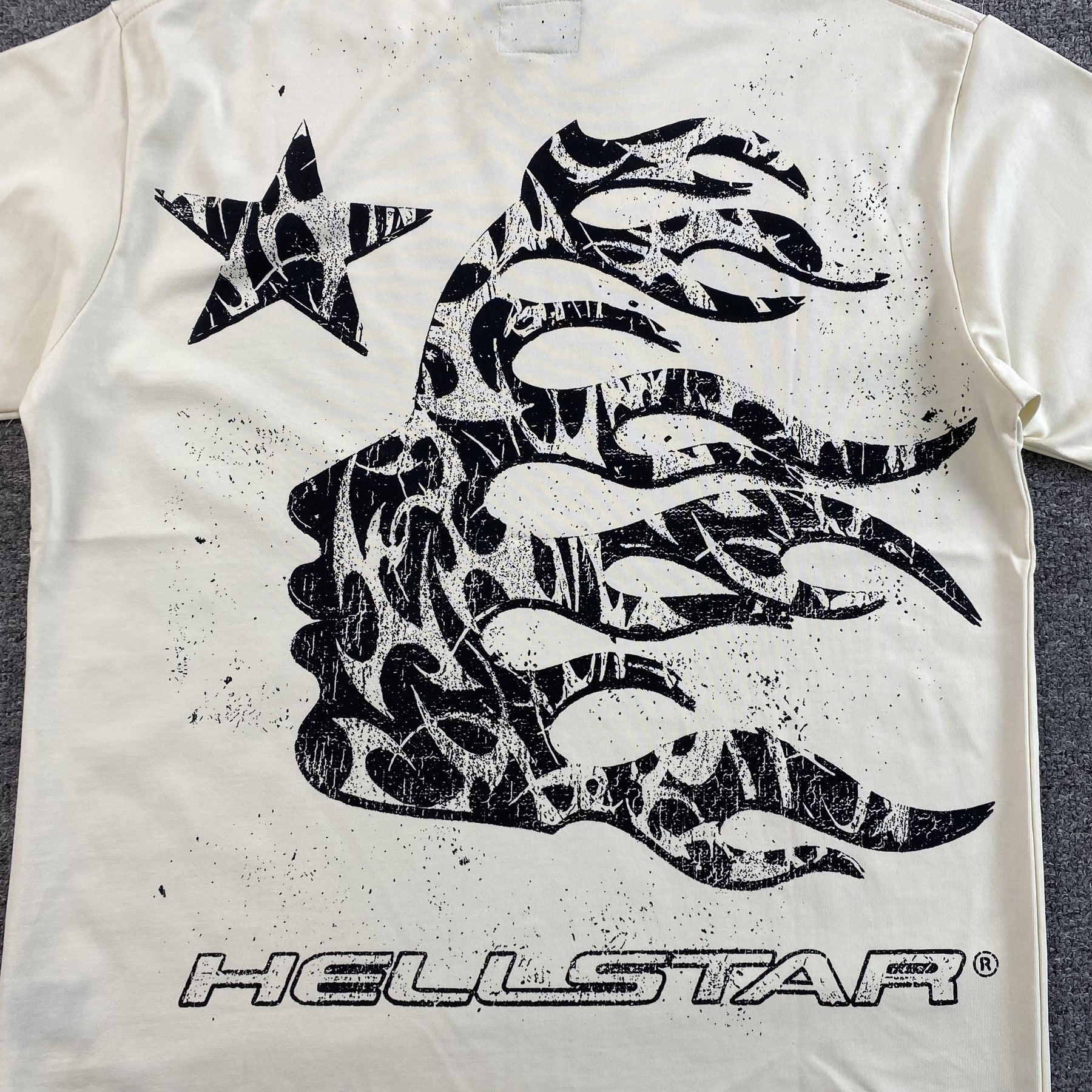 Camisa Hellstar “Morality doesn't exist in space only in the spaces between people"