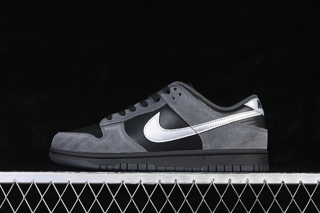 Dunk “Black Metallic Silver”