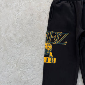 Conjunto Corteiz “Lion Varsity Open Hem Zip”