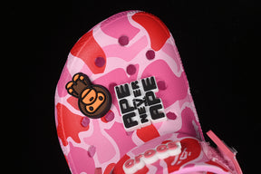 BAPE  X Crocs ( Rosa )