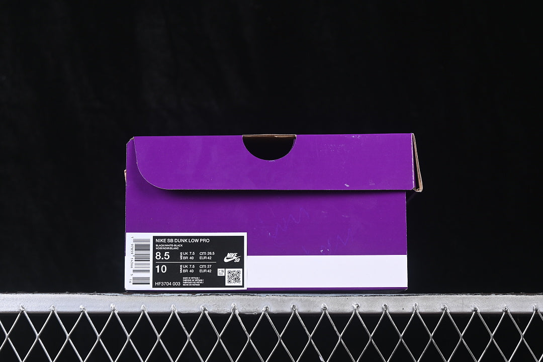 Dunk “Black White Gum”