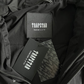 Corta Vento Trapstar “Decoded” ( Preta Com Branca  )