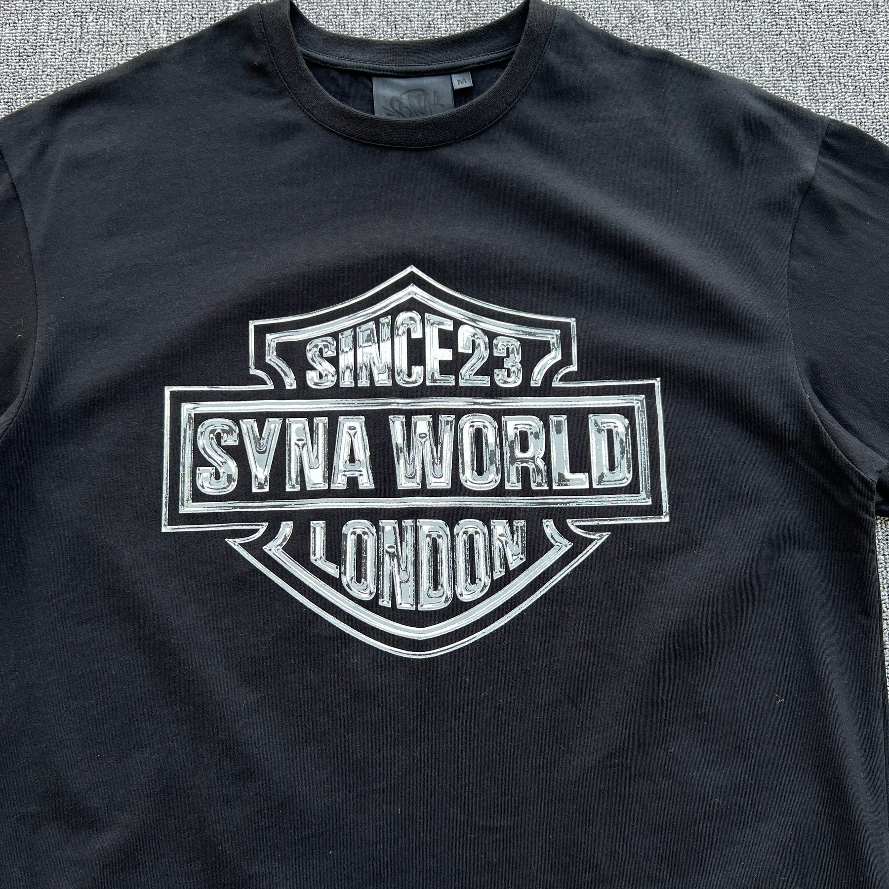 Camisa Syna World “CHRME BDGE”