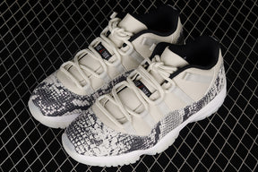 Air Jordan 11 Low ” Light Bone ”
