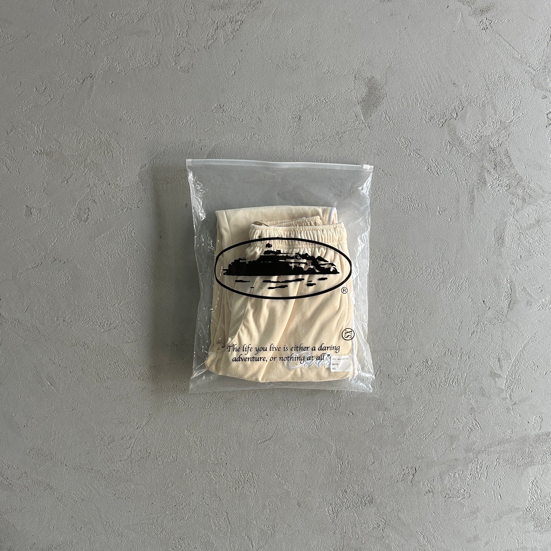 Conjunto Corteiz “Velor" Bege