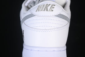 Dunk x Supreme “White Metallic Silver”