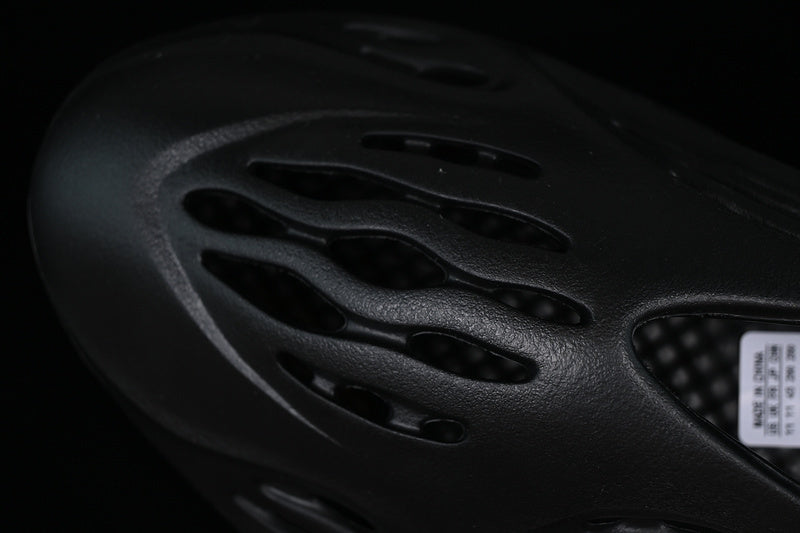 Yeezy Foam Runner “Ararat Black”