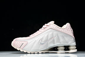 Nike Shox R4 “Light Pink”