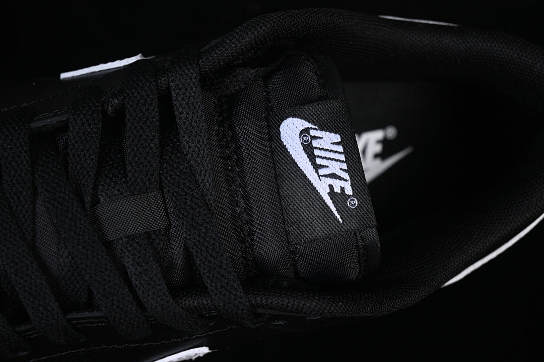 Dunk “Black White Swoosh”