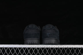 Dunk “Triple Black”