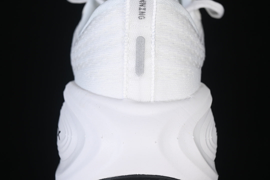 Air Zoom Vomero Plus “White”