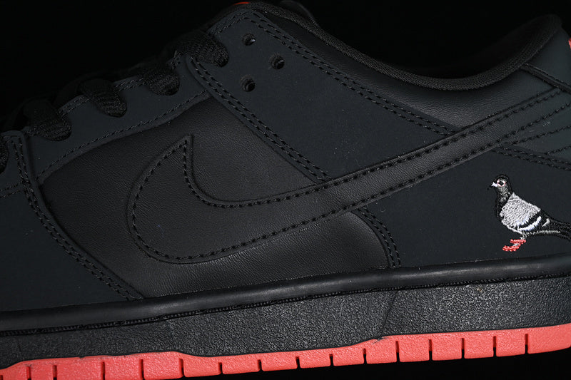 Dunk “Pigeon Black”