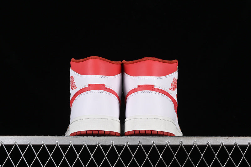 Air Jordan 1 High “White Dune Red”