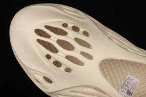 Yeezy Foam Runner “Sand Etham”