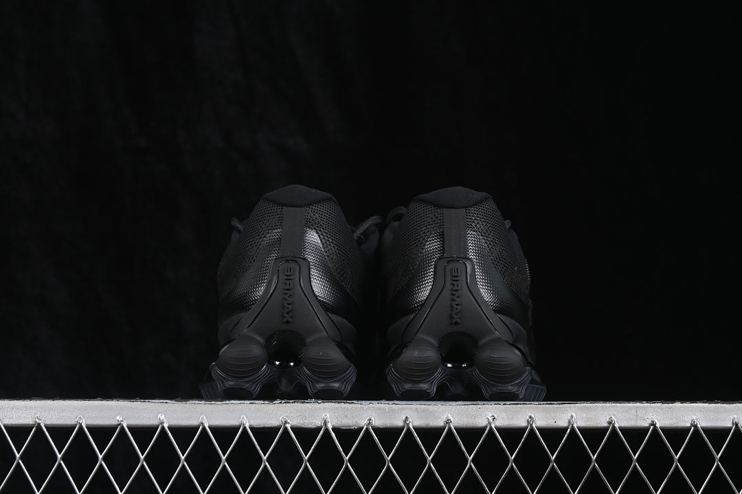 Air Liquid Max ”Triple Black”