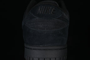 Dunk “Triple Black”