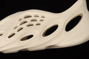 Yeezy Foam Runner “Sand Etham”