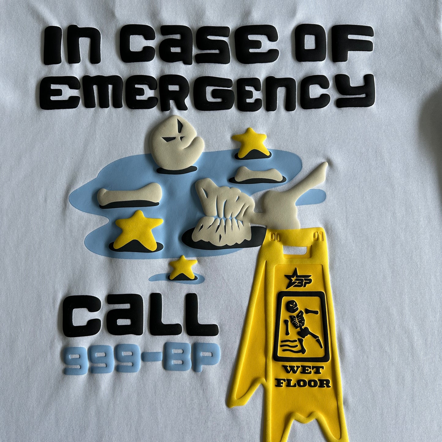 Camisa Broken Planet “in case emergency”