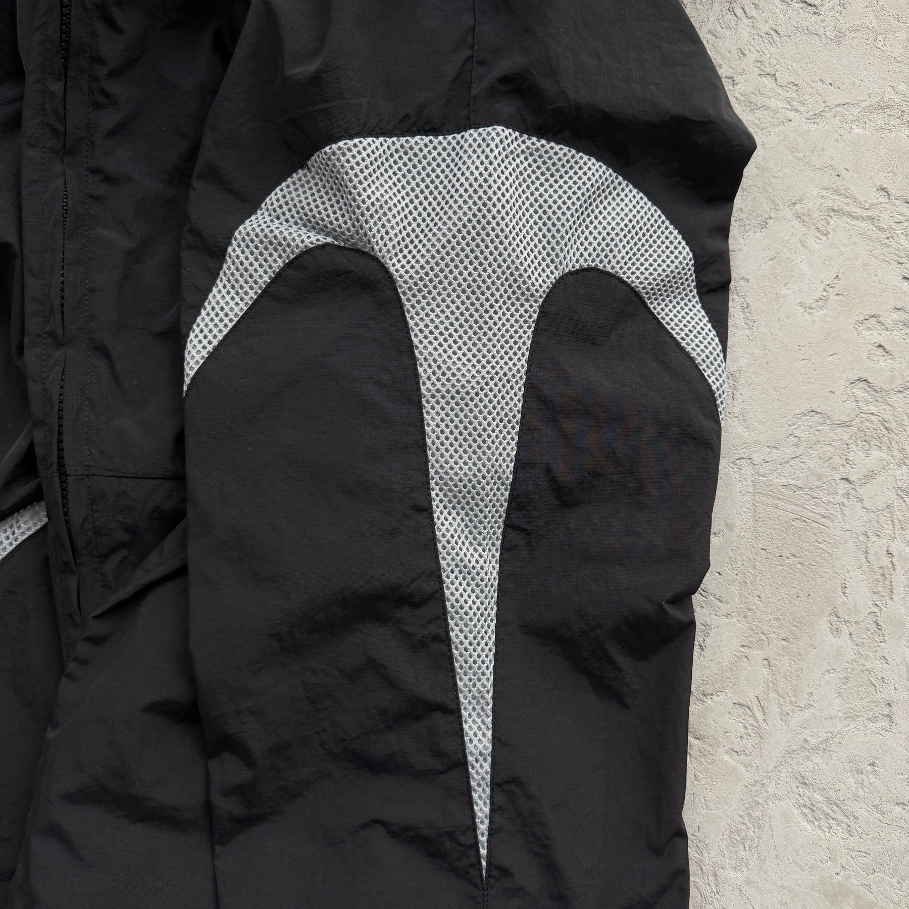 Conjunto Mertra “Stealth Nylon Trackie”