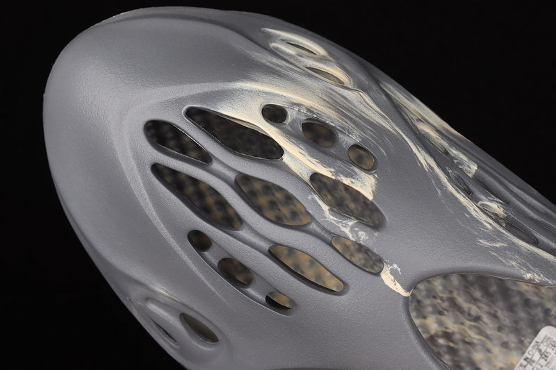 Yeezy Foam Runner “Sand Moon Grey”